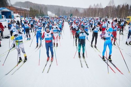 Лыжный марафон «Сияние Севера». Старт участников дистанции 51 км. 7 апреля 2024 года, г. Ухта (Республика Коми).