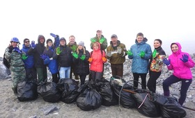 Участники веломарафона собрали мусор на побережье Карского моря