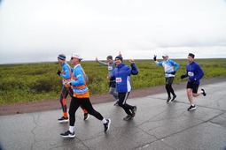 Арктический марафон — 2023, г. Воркута. Участников на дистанциях сопровождали пейсмейкеры.