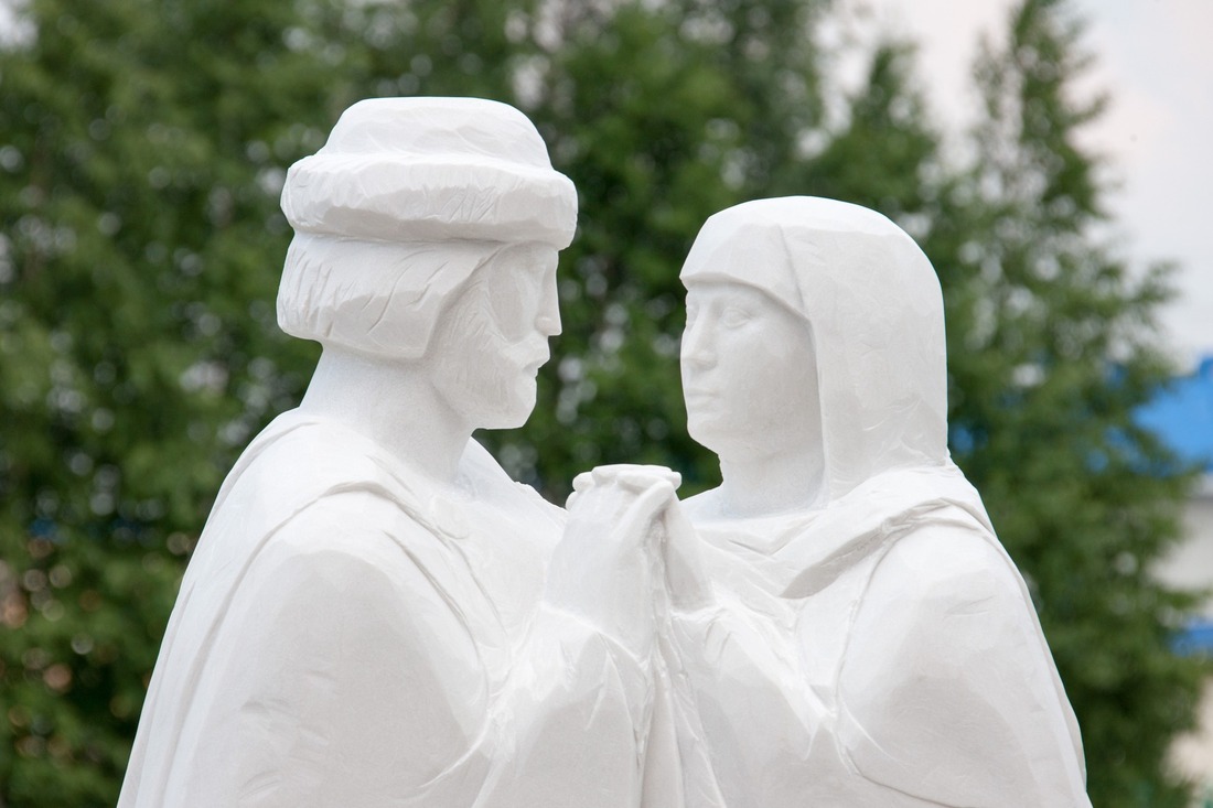 Скульптурная композиция «Святые благоверные Пётр и Феврония Муромские»