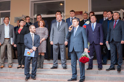 Александр Гайворонский поздравляет жителей Урдомы с открытием школы