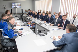 На встрече с генеральным директором в режиме видеоконференции были подключены сотрудники всех производственных площадок, очно присутствовали сотрудники, работающие в городе Воркуте. Рабочая поездка по объектам Воркутинского ЛПУМГ проходила с 18 по 21 июня 2023 года.